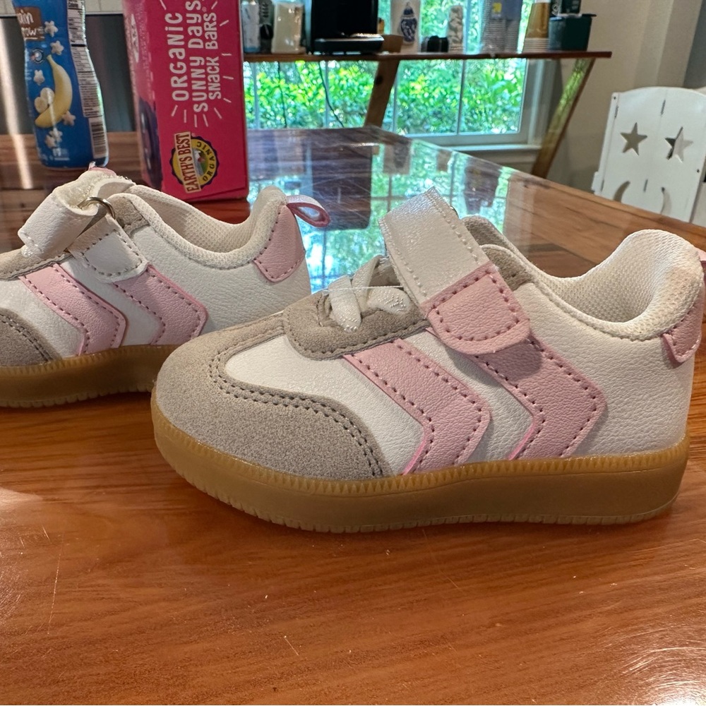 Pink and White Velcro Sneakers with Sporty Design